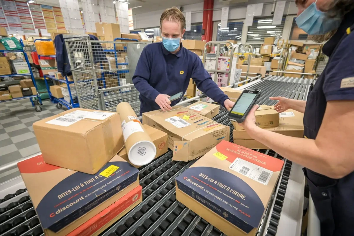 Combien de temps un colis peut-il rester bloqué dans un centre de distribution